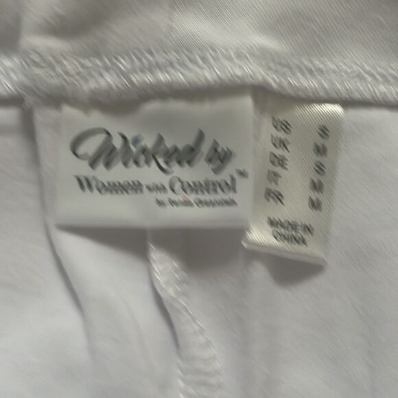 New with Tags Wicked Women In Control Pull-On Capri Pants Size Small - Picture 10 of 10